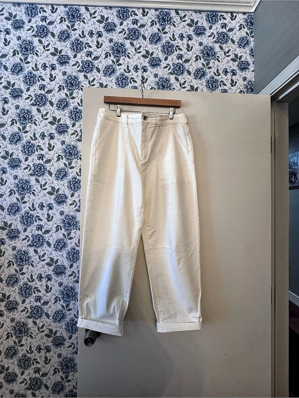 Sanctuary Cropped Pants in White Size XL Like New